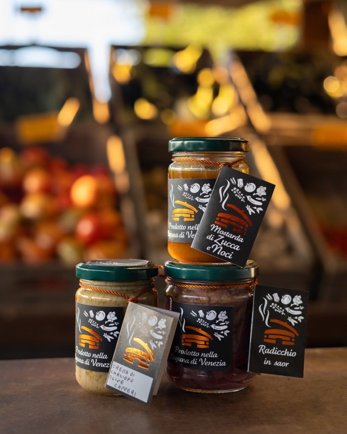 Glass jars of produce at I Sapori di Sant’Erasmo