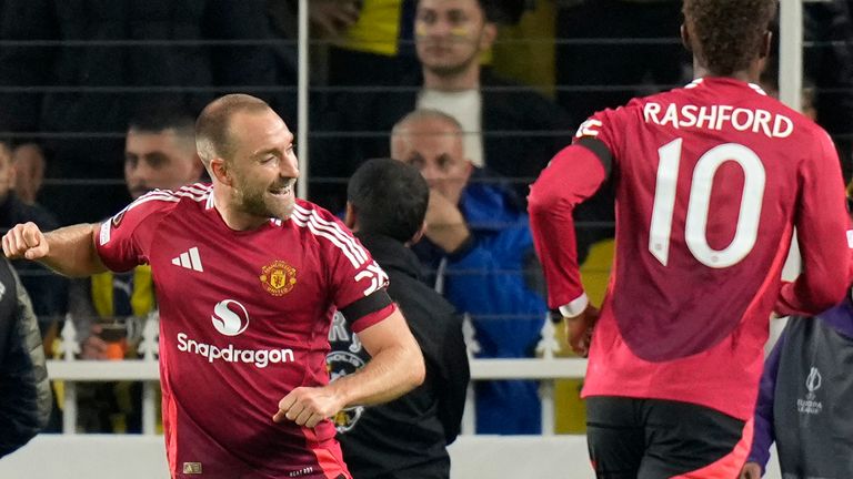 Manchester United's Christian Eriksen, left, celebrates after scoring the opening goal during the Europa League opening phase soccer match between Fenerbahce and Manchester United at Sukru Saracoglu stadium, in Istanbul, Turkey, Thursday, Oct. 24, 2024. (AP Photo/Francisco Seco)