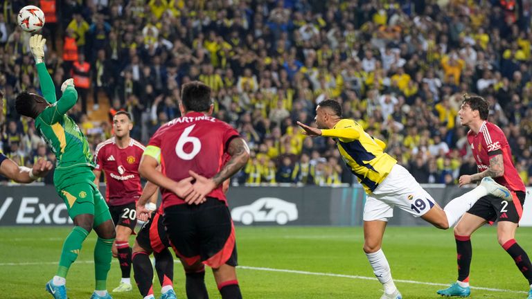 Fenerbahce's Youssef En-Nesyri, second right, heads the ball against Manchester United's goalkeeper Andre Onana during the Europa League opening phase soccer match between Fenerbahce and Manchester United at Sukru Saracoglu stadium, in Istanbul, Turkey, Thursday, Oct. 24, 2024. (AP Photo/Francisco Seco)