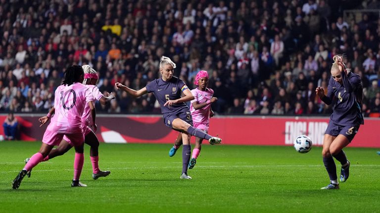 Leah Williamson strokes England ahead