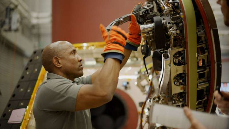 Artemis II Astronauts Put Orion's Side Hatch to the Test