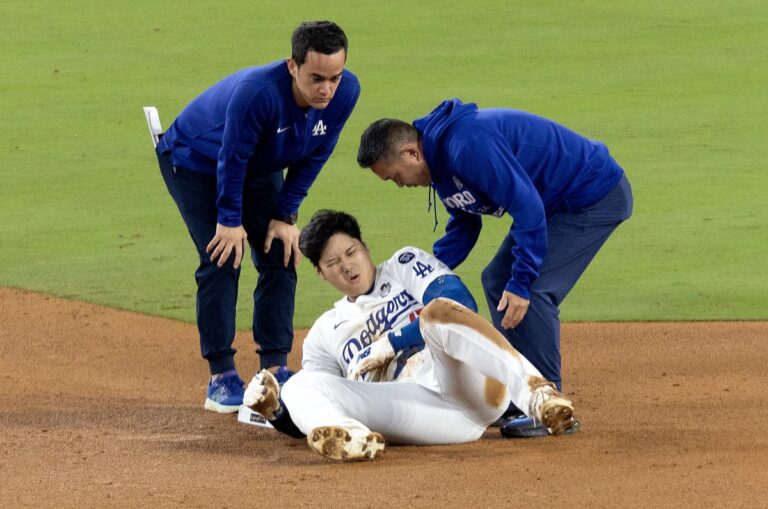 Shohei Ohtani to play in Game 3 of World Series after shoulder injury