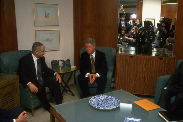 Netanyahu, left, meets US President Bill Clinton in Israel