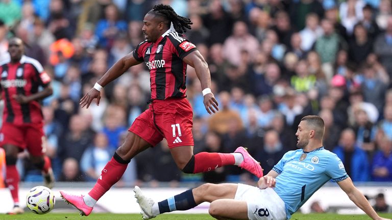 Fulham's Adama Traore (left) and Manchester City's Mateo Kovacic battle for the ball 