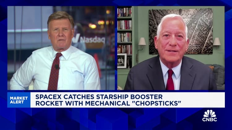 I find Elon Musk's foray into politics 'really off-putting', says Musk biographer Walter Isaacson