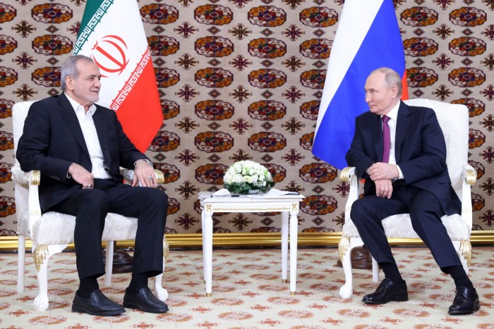 Russian President Vladimir Putin and his Iranian counterpart Masoud Pezeshkian