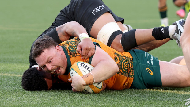 Matt Faessler of the Australian Wallabies scores a try during The Rugby Championship & Bledisloe Cup match between Australia Wallabies and New Zealand All Blacks at Accor Stadium on September 21, 2024 in Sydney, Australia. (Photo by Matt King/Getty Images)