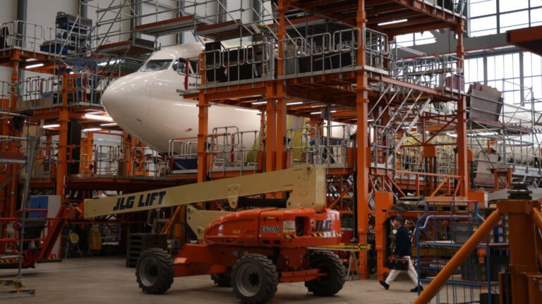 Airbus sticks to aircraft production target despite supply chain woes