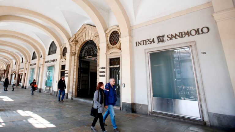 Intesa Sanpaolo unveils plans to cut 9,000 jobs