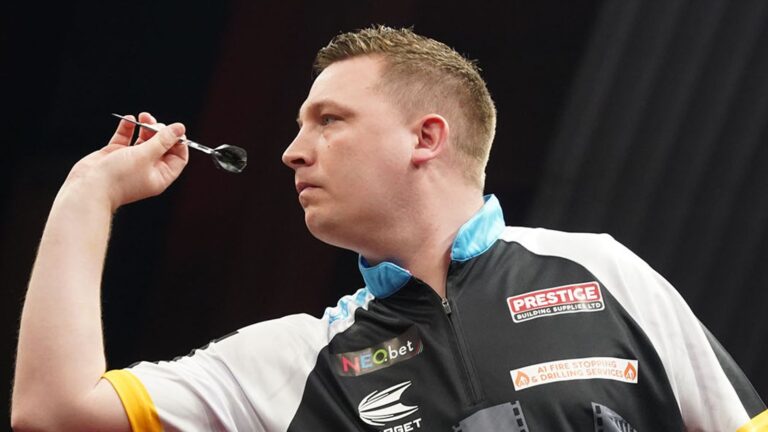 Players Championship 25: Chris Dobey takes third title of the year ahead of World Grand Prix | Darts News