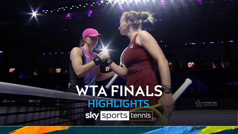 Highlights of the WTA Finals match between Iga Swiatek and Barbora Krejcikova.