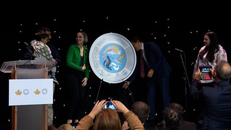 New toonie designed by Inuit artists unveiled in Ottawa