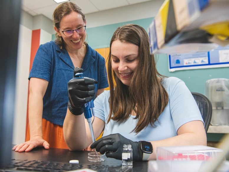 Miriam Freedman and Heidi Busse in Lab