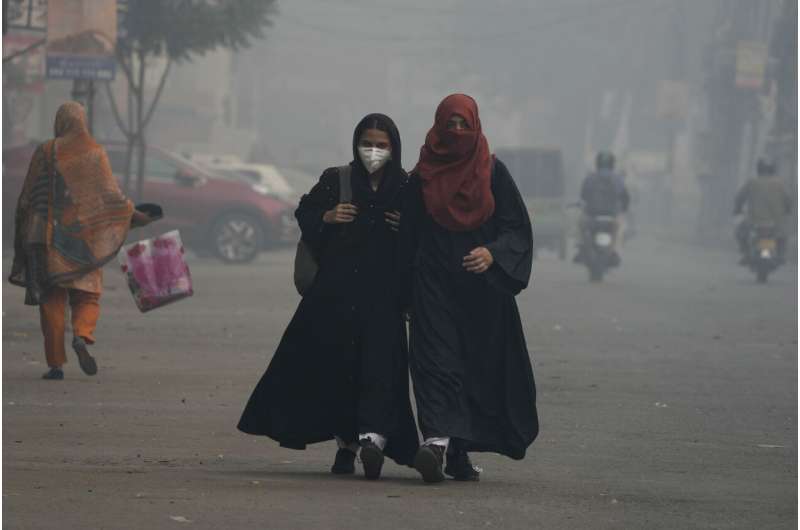 Record-high pollution sickens thousands in Pakistan's cultural capital of Lahore