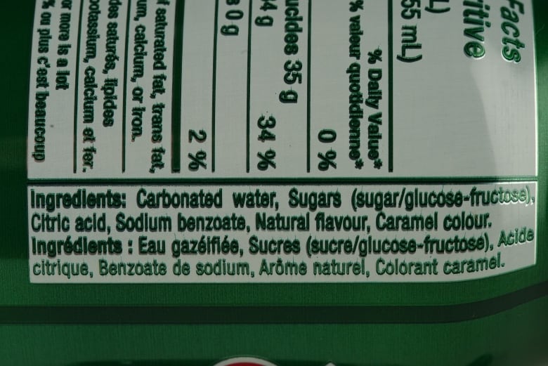 A close up shot of an ingredients list on a can of Canada Dry Ginger Ale.